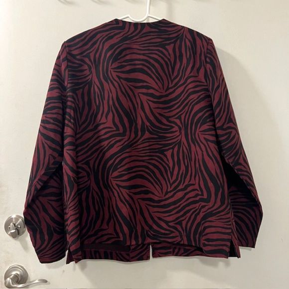 Cathy by Cathy Daniels Maroon Black Animal Zebra Print Full Zip Cardigan Size 16 - Picture 4 of 11